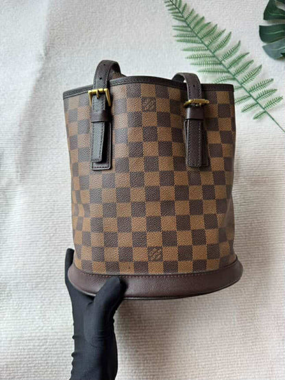 Louis Vuitton Damier Marais Shoulder Bag