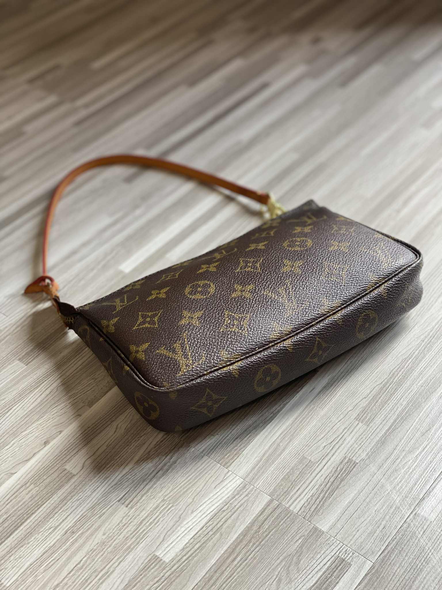 Louis Vuitton Pochette Accessories Monogram