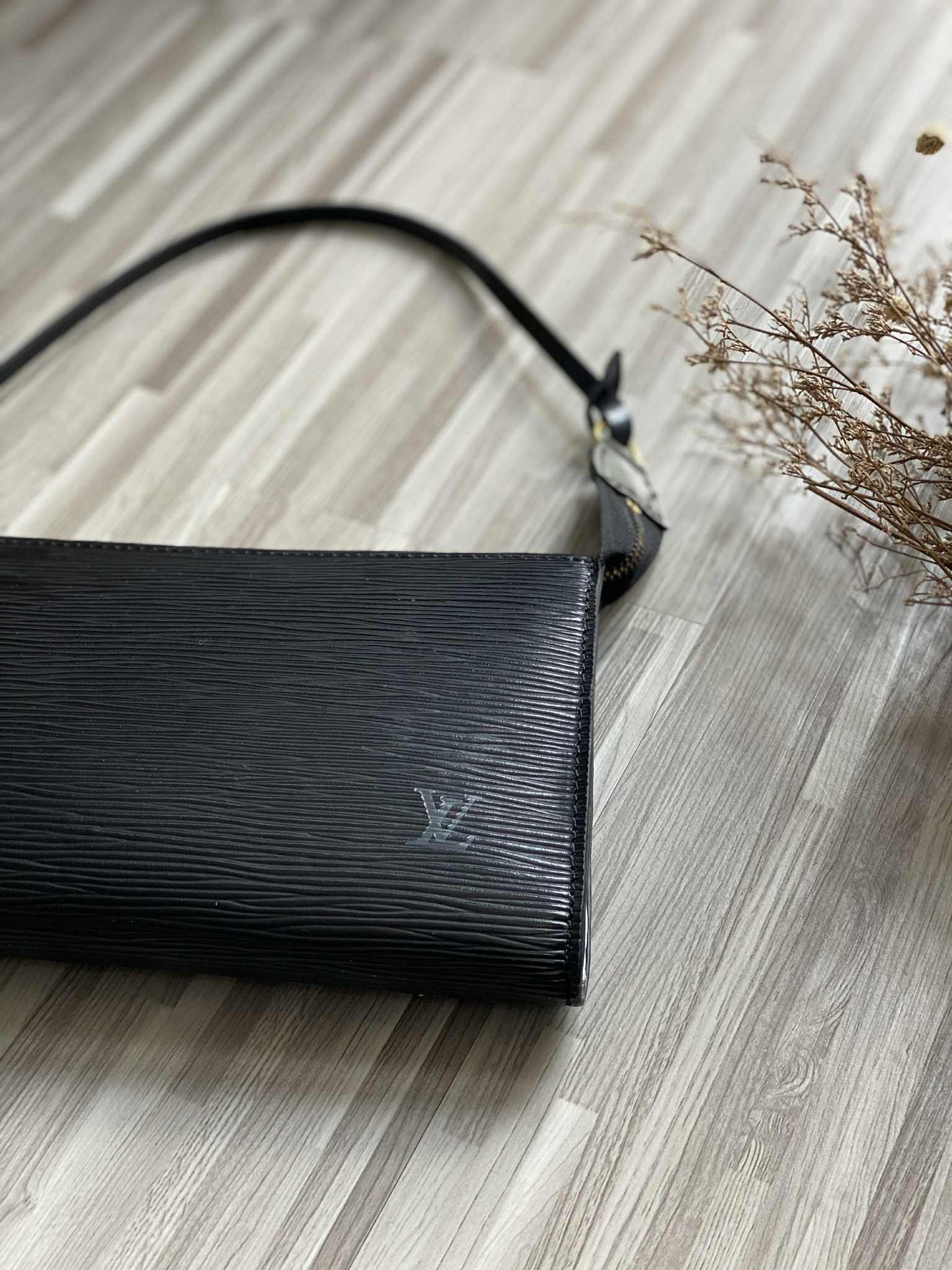 Louis Vuitton Pochette Bag In Black Epi Leather